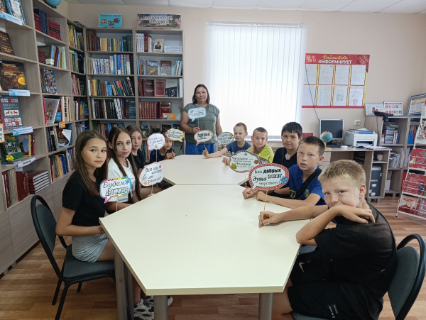 Познавательно-развлекательная программа «В кругу друзей: игры народов России» в Шатьмапосинской сельской библиотеке