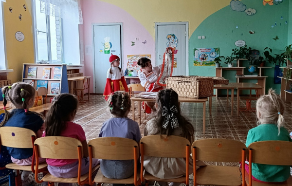 Литературно-краеведческий час «Из бабушкиного сундучка — чувашская сказка «Лиса‑плясунья» с Юськасинской сельской библиотекой