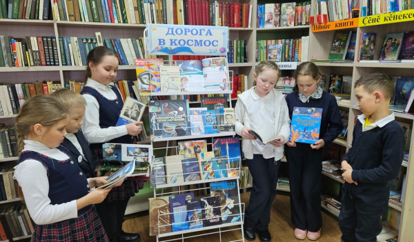 Книжная выставка "Дорога в космос" в Адабайской сельской библиотеке Книжная выставка "Дорога в космос" в Адабайской сельской библиотеке