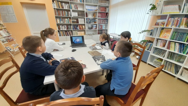 Игра-викторина с детьми «Удивительный мир космоса» в Тораевской сельской библиотеке совместно с Домом культуры Игра-викторина с детьми «Удивительный мир космоса» в Тораевской сельской библиотеке совместно с Домом культуры