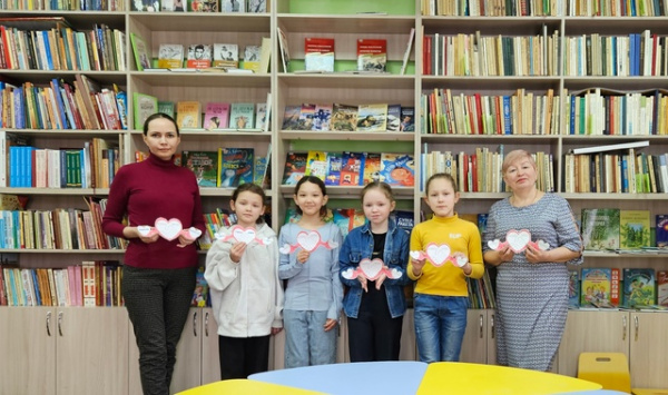Мастер-класс «Крым и Россия едины» в Адабайской сельской библиотеке Мастер-класс «Крым и Россия едины» в Адабайской сельской библиотеке