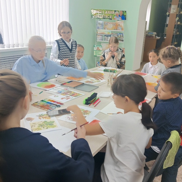 Познавательно-развлекательный час «Разноцветные краски осени» в Ярославской сельской библиотеке