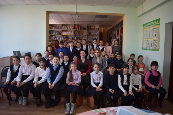 Творческая встреча с писательницей, переводчиком, журналистом и ведущим редактором Чувашского книжного издательства Ольгой Леонидовной Федоровой (Васильевой) и дизайнером, художником-иллюстратором Чувашского книжного издательства Натальей Игоревной Орлово Творческая встреча с писательницей, переводчиком, журналистом и ведущим редактором Чувашского книжного издательства Ольгой Леонидовной Федоровой (Васильевой) и дизайнером, художником-иллюстратором Чувашского книжного издательства Натальей Игоревной Орлово