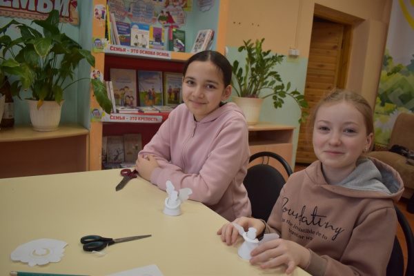 Мастер-класс "Рождественские ангелочки" в Кашмашской сельской библиотеке Мастер-класс "Рождественские ангелочки" в Кашмашской сельской библиотеке
