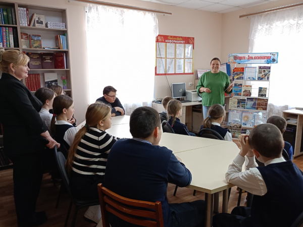Познавательный час «Космические первопроходцы» в Шатьмапосинской сельской библиотеке Познавательный час «Космические первопроходцы» в Шатьмапосинской сельской библиотеке