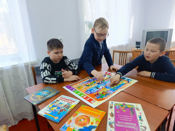 Игра бродилка «Веселое путешествие с героями Г.Х.Андерсена» в Большекарачкинской сельской библиотеке Игра бродилка «Веселое путешествие с героями Г.Х.Андерсена» в Большекарачкинской сельской библиотеке