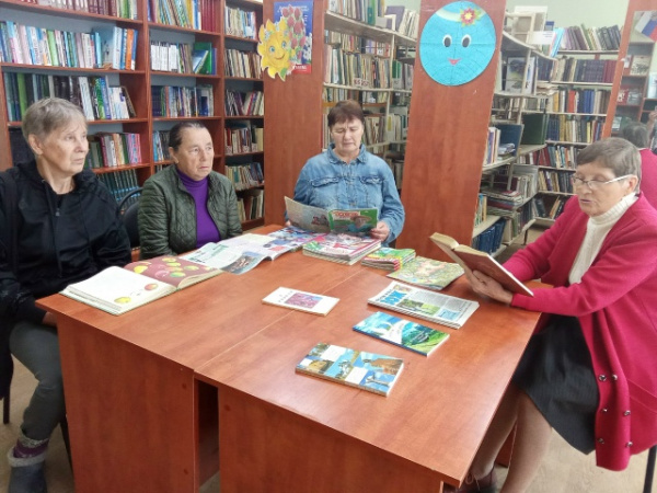 "Пришли Спасы, готовим запасы" в Тиушской сельской библиотеке