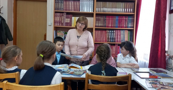 Познавательная программа «Мужество Андрияна останется в веках» в чуманкасинской сельской библиотеке Познавательная программа «Мужество Андрияна останется в веках» в чуманкасинской сельской библиотеке
