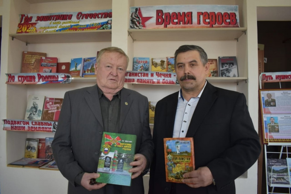 Встреча с автором книги "Моргаушцы на защите рубежей Родины" в Оточевской сельской библиотеке Встреча с автором книги "Моргаушцы на защите рубежей Родины" в Оточевской сельской библиотеке