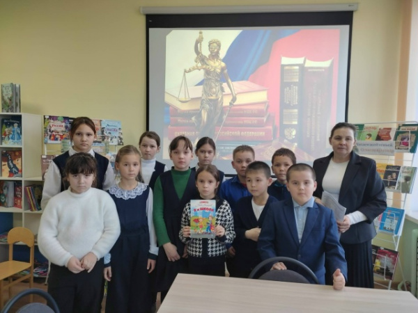 Правовая азбука «Когда мы вместе»  в Ильинской сельской библиотеке