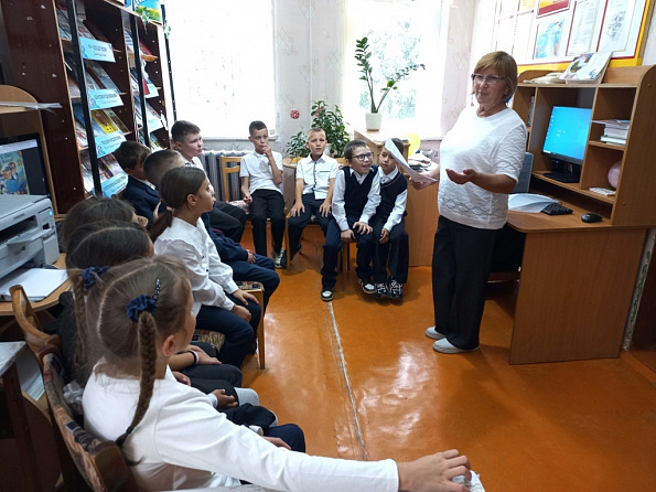 Конкурсно-игровая программа «И снова в школу!» в Чуманкасинской сельской библиотеке