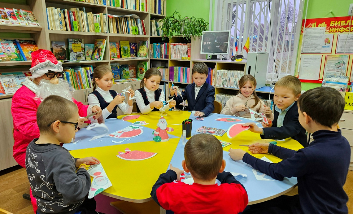 Творческо-игровой час "С Днем Рождения, Дедушка Мороз" в Адабайской сельской библиотеке