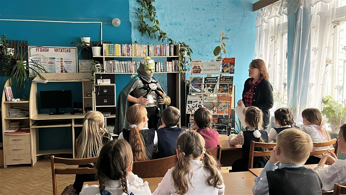 Тематический час «Путь к звёздам» в Юнгинской сельской библиотеке совместно с сельским Домом культуры Тематический час «Путь к звёздам» в Юнгинской сельской библиотеке совместно с сельским Домом культуры